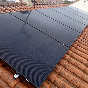 Panneaux solaires sur toiture en tuiles